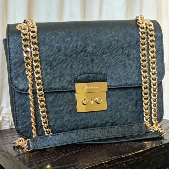 Michael Kors Handbags - NWT Michael Kors Leather Medium Shoulder Bag